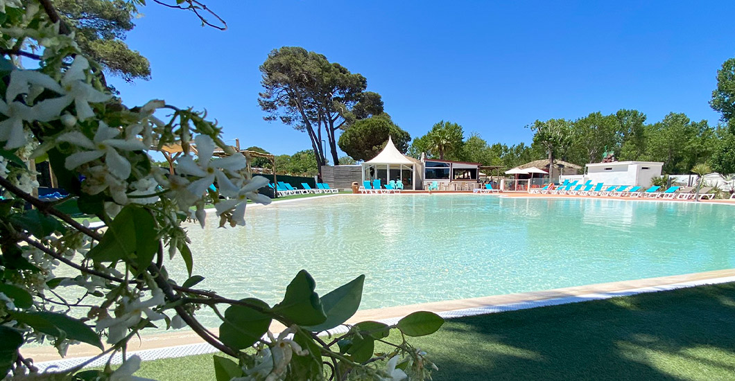 seaside campsite with swimming pool herault