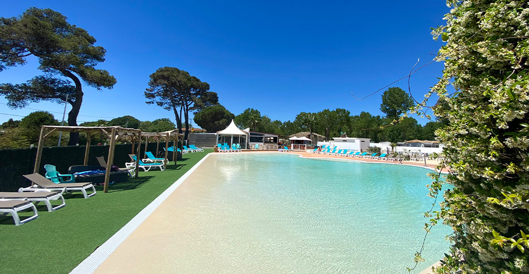 book a camping holiday with a swimming pool in the herault