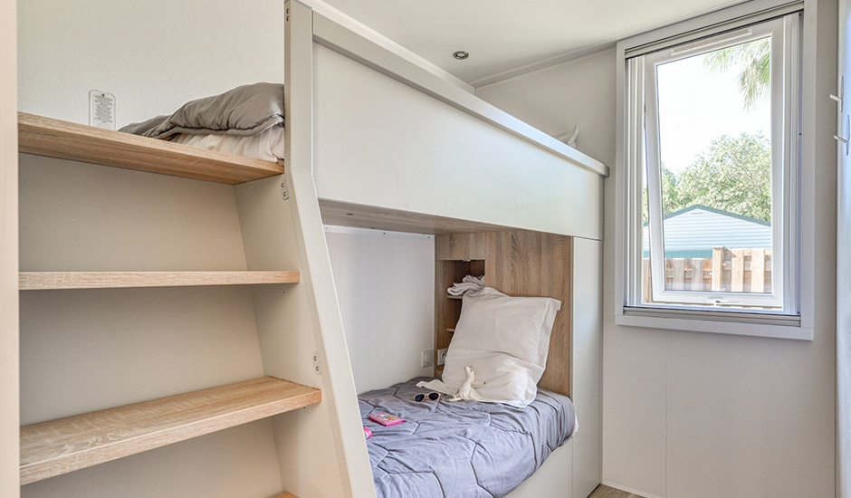 children's room with bunk bed rental for 8 persons at Domaine Sainte Cécile
