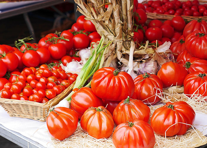 Markt Marseillan, regionale Spezialitäten, Südfrankreichurlaub, Tomaten, Gemüse